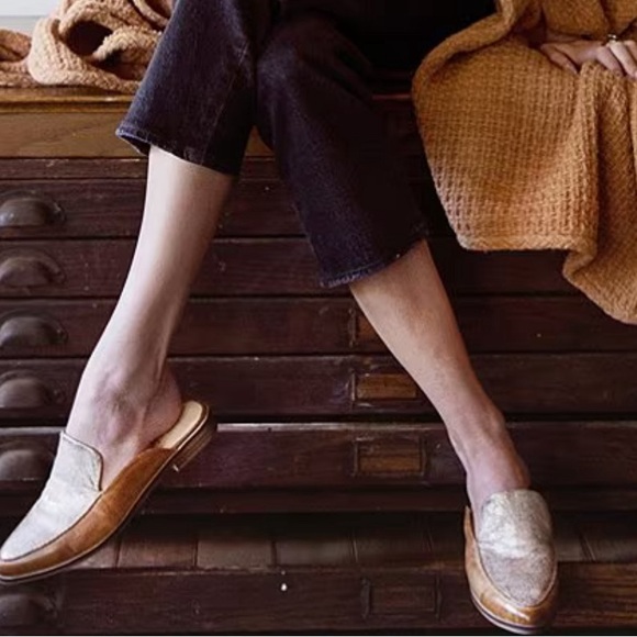 DIBA True “Art Easel Crinkle Leather Mule” NIB - Picture 3 of 8